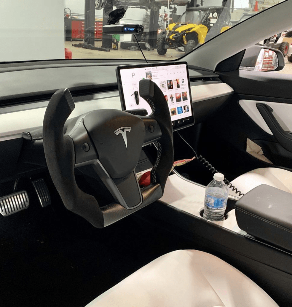 Volant sport pour Tesla Model 3 // Source : TAW Chicago Volant sport pour Tesla Model 3 // Source : TAW Chicago