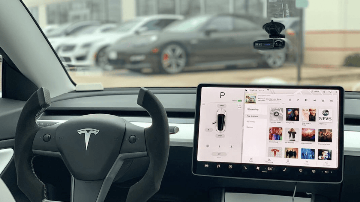 Volant sport pour Tesla Model 3 // Source : TAW Chicago Volant sport pour Tesla Model 3 // Source : TAW Chicago