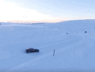 Gif Model 3 sur la neige // Source : Numerama