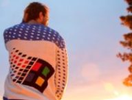 Le pull moche de Microsoft // Source : Twitter/Windows