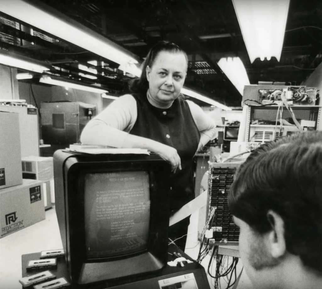 Le data secretary d'Evelyn Berezin. // Source : Capture d'écran Computer History Museum via YouTube Le data secretary d'Evelyn Berezin. // Source : Capture d'écran Computer History Museum via YouTube