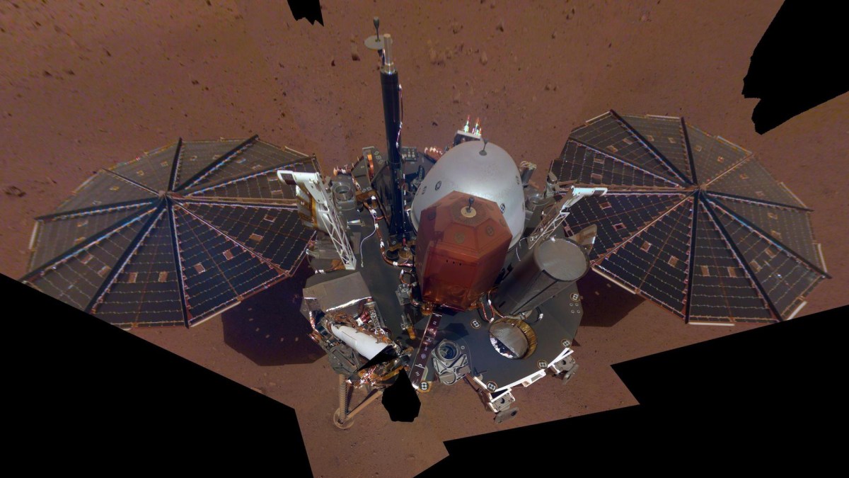 Le premier selfie d'InSight sur Mars. // Source : NASA/JPL-Caltech Le premier selfie d'InSight sur Mars. // Source : NASA/JPL-Caltech