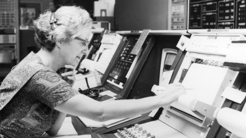 Nancy Grace Roman travaillant sur l'Orbiting Astronomical Observatory 3 en 1972. // Source : Flickr/CC/Nasa Hubble Space Telescope (photo recadrée) Nancy Grace Roman travaillant sur l'Orbiting Astronomical Observatory 3 en 1972. // Source : Flickr/CC/Nasa Hubble Space Telescope (photo recadrée)
