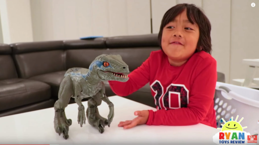 Ryan n'a que 8 ans. // Source : Capture d'écran YouTube / Ryan ToysReview Ryan n'a que 8 ans. // Source : Capture d'écran YouTube / Ryan ToysReview