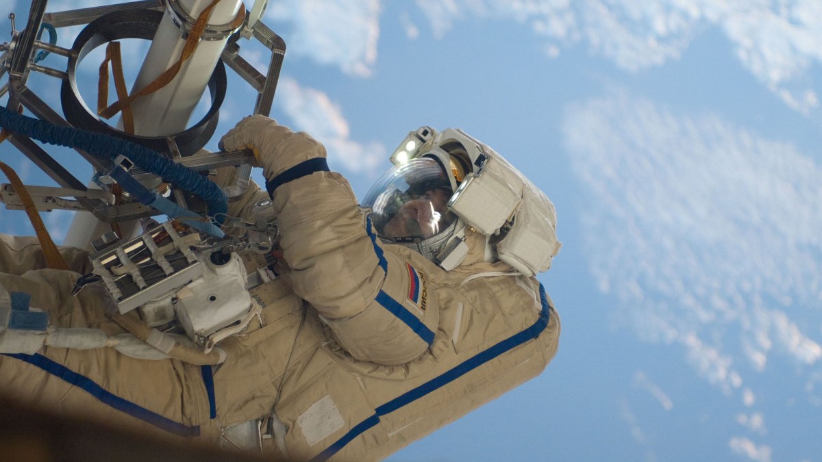 Sortie extravéhiculaire d'un cosmonaute. // Source : NASA Sortie extravéhiculaire d'un cosmonaute. // Source : NASA