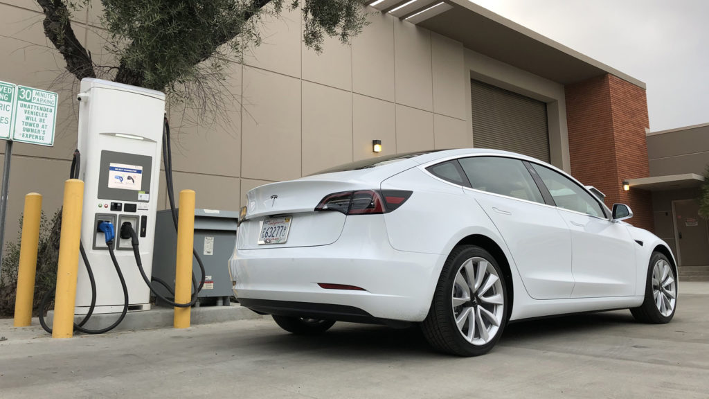 Tesla Model 3, arrière // Source : Nicolas Valeano pour Numerama Tesla Model 3, arrière // Source : Nicolas Valeano pour Numerama