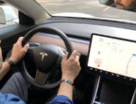Au volant de la Tesla Model 3 // Source : Nicolas Valeano pour Numerama