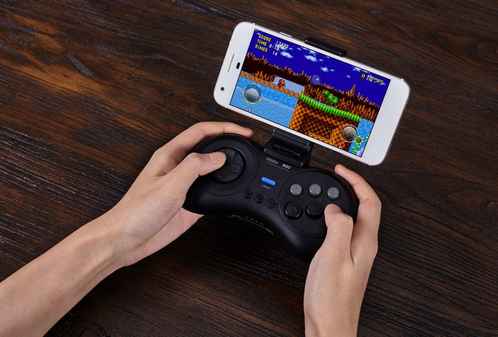 Manette Mega Drive 8BitDo // Source : 8BitDo Manette Mega Drive 8BitDo // Source : 8BitDo