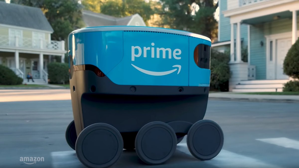 Le robot Scout, siglé Amazon. // Source : Amazon / Capture d'écran YouTube Le robot Scout, siglé Amazon. // Source : Amazon / Capture d'écran YouTube