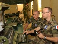 Des militaires français de la transmission, en 2007. // Source : Dayton Mitchell, via Wikipedia
