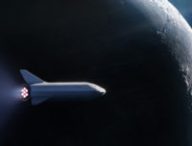 La « Big Fucking Rocket » devant la Lune. // Source : SpaceX