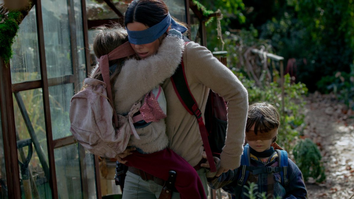 Sandra Bullock joue le rôle principal dans le film Bird Box. // Source : Netflix Sandra Bullock joue le rôle principal dans le film Bird Box. // Source : Netflix