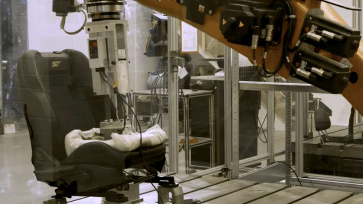 Fesses robots Ford // Source : Capture YouTube Ford Fesses robots Ford // Source : Capture YouTube Ford
