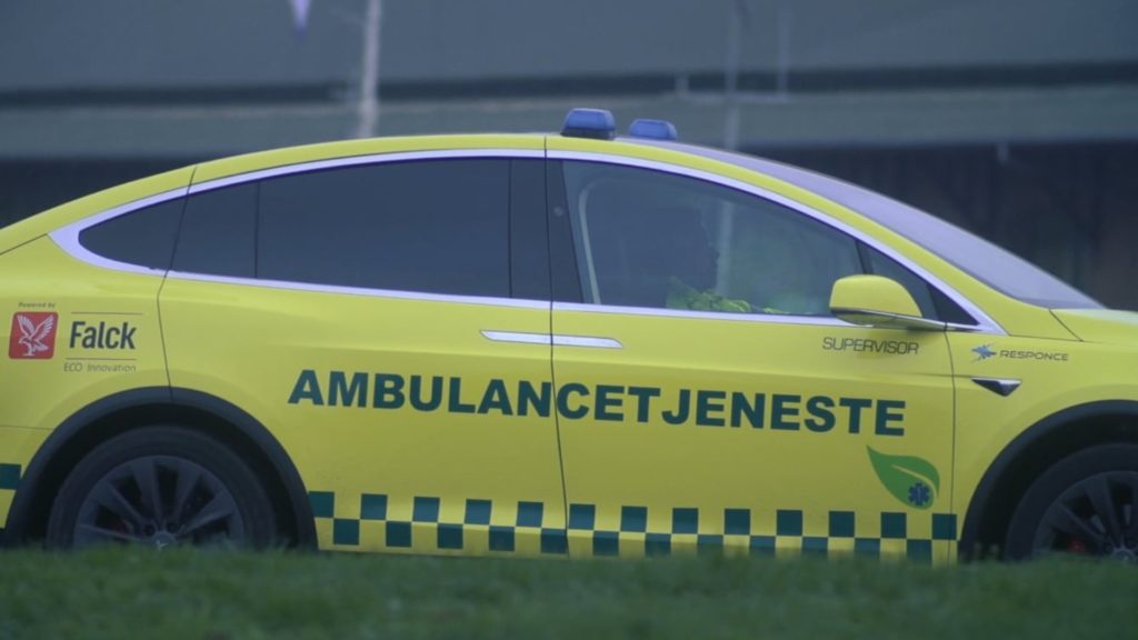 Ambulance Tesla Model X  // Source : Falck