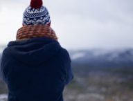 Une personne en hiver. // Source : Pixabay (photo recadrée)