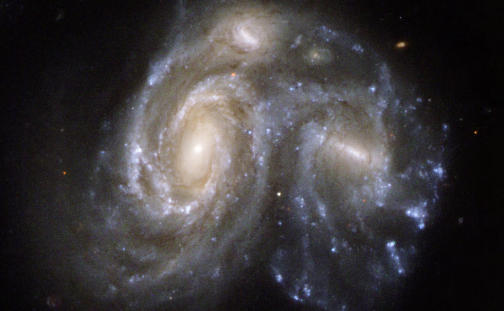 Deux galaxies immortalisées par Hubble. // Source : Flickr/CC/Stuart Rankin (photo recadrée) Deux galaxies immortalisées par Hubble. // Source : Flickr/CC/Stuart Rankin (photo recadrée)
