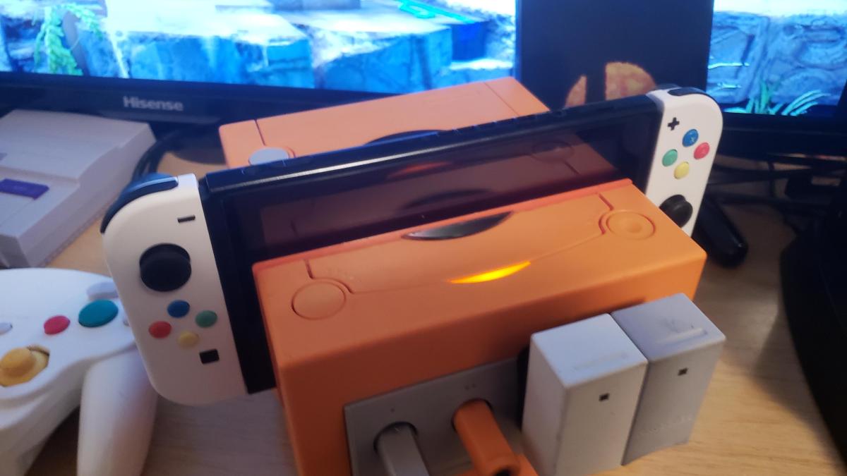 Switch dans un dock GameCube // Source : Reddit Switch dans un dock GameCube // Source : Reddit