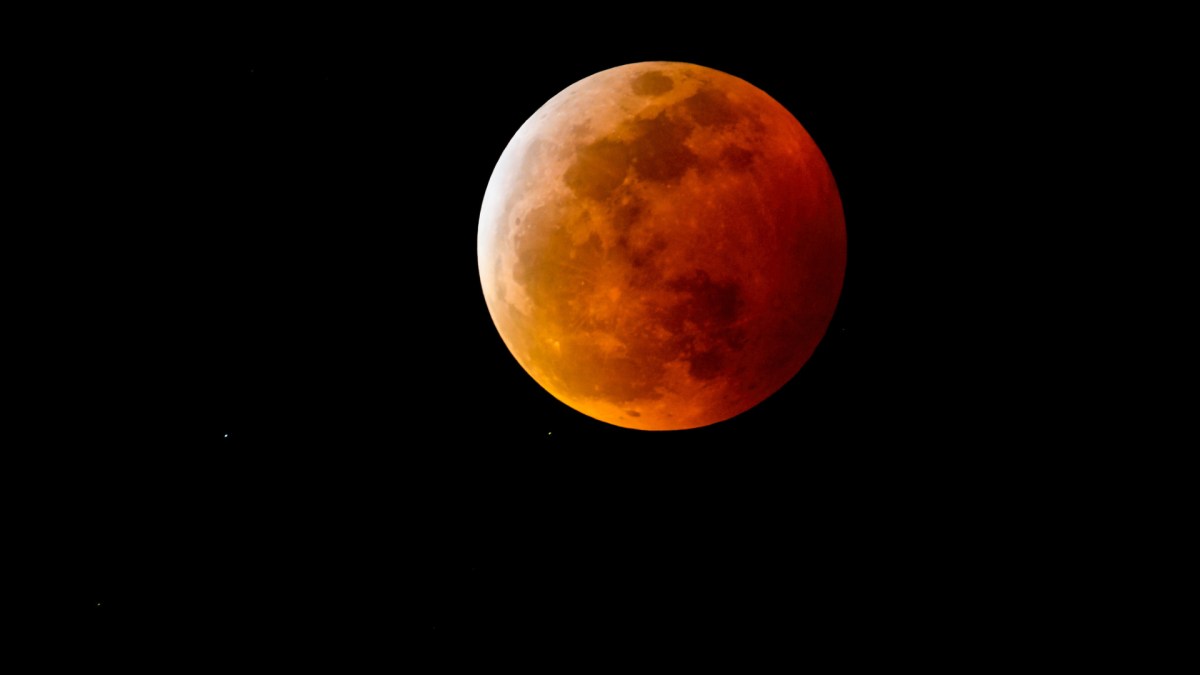 L'éclipse lunaire totale du 21 janvier 2019. // Source : Flickr/CC/Diana Robinson (photo recadrée) L'éclipse lunaire totale du 21 janvier 2019. // Source : Flickr/CC/Diana Robinson (photo recadrée)