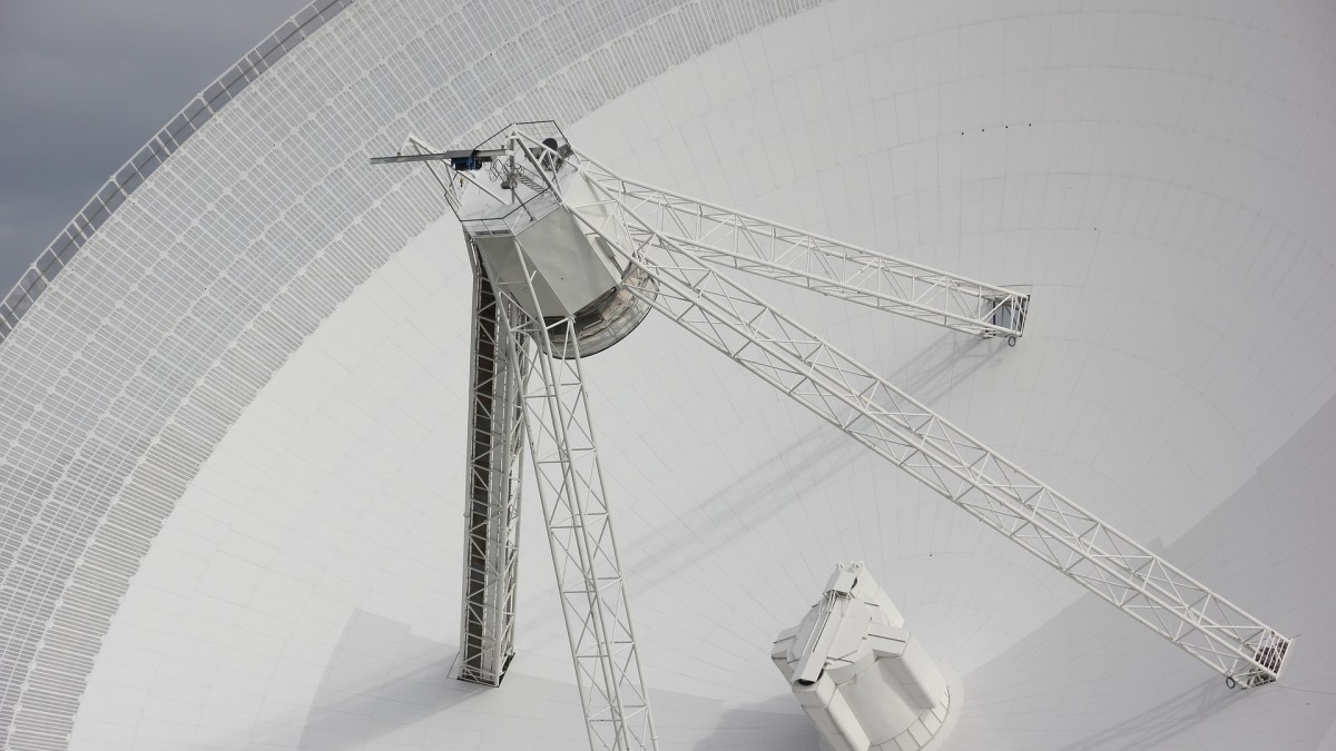 Un radiotélescope. // Source : Pixabay (photo recadrée) Un radiotélescope. // Source : Pixabay (photo recadrée)