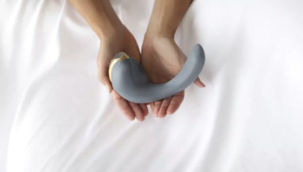 Le sextoy de la discorde. // Source : Lora DiCarlo Le sextoy de la discorde. // Source : Lora DiCarlo