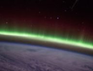 Le champ magnétique terrestre contribue à la formation des aurores boréales. // Source : Wikimedia/CC/NASA/Samantha Cristoforetti (photo recadrée)