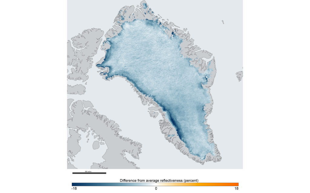 La lumière du soleil reflétée par le Groenland à l'été 2011, comparé aux années 2000 à 2006. // Source : Wikimedia/CC/NOAA La lumière du soleil reflétée par le Groenland à l'été 2011, comparé aux années 2000 à 2006. // Source : Wikimedia/CC/NOAA