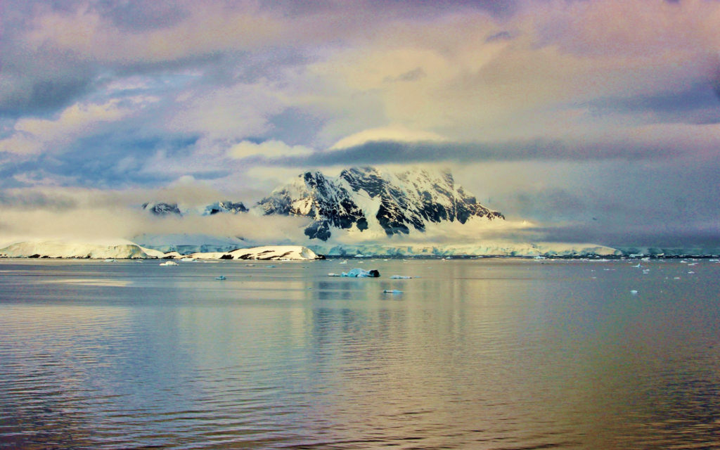 L'Antarctique. // Source : Pxhere/CC0 Domaine public (photo recadrée) L'Antarctique. // Source : Pxhere/CC0 Domaine public (photo recadrée)