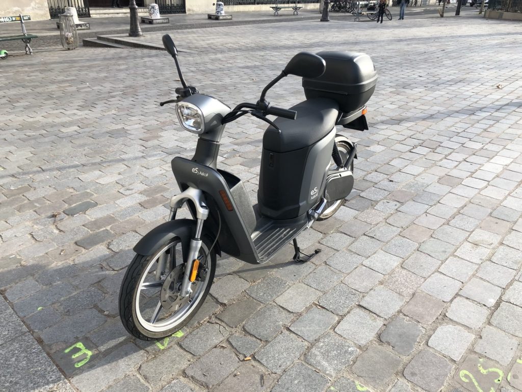 Scooter Askoll eS3 // Source : Marie Turcan pour Numerama Scooter Askoll eS3 // Source : Marie Turcan pour Numerama
