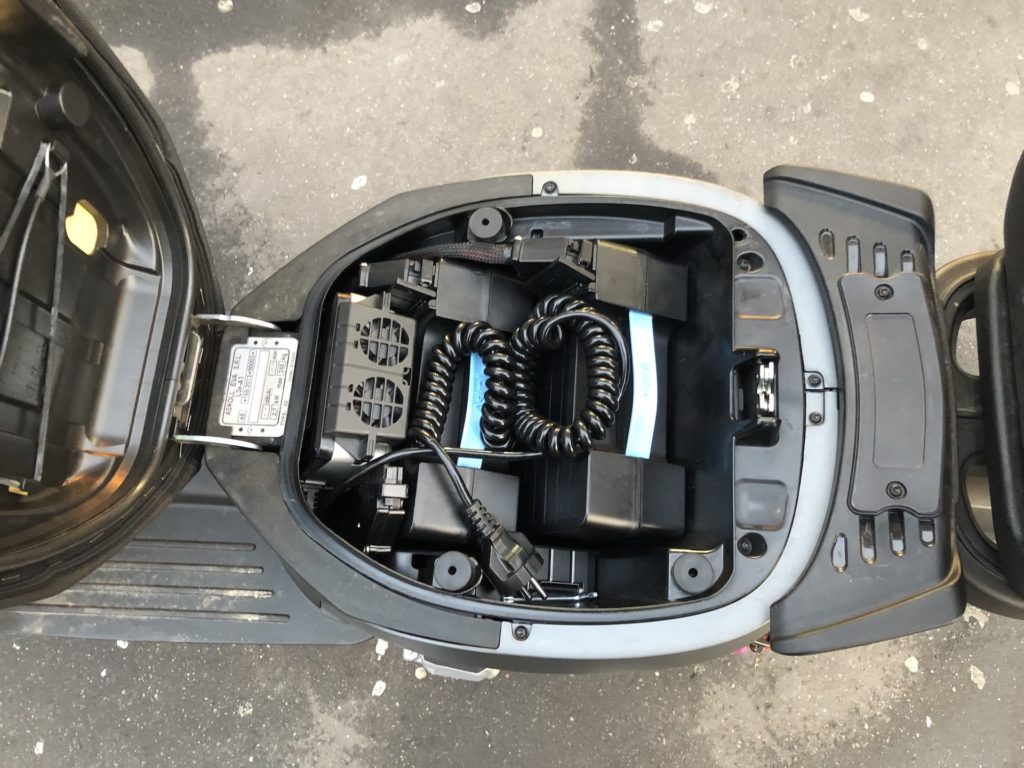 L'intérieur du scooter Askoll eS3 // Source : Marie Turcan pour Numerama