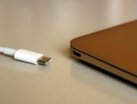 Câble USB-C // Source : Flickr/Maurizio Pesce