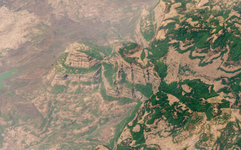 Les trapps du Deccan en Inde. // Source : Wikimedia/CC/Planet Labs, Inc (photo recadrée) Les trapps du Deccan en Inde. // Source : Wikimedia/CC/Planet Labs, Inc (photo recadrée)