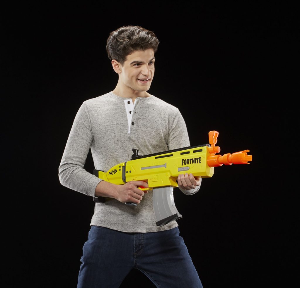 Jean-Jérôme, 35 ans, un poil trop âgé pour ces pubs mais il n'y avait que lui de dispo // Source : Hasbro Jean-Jérôme, 35 ans, un poil trop âgé pour ces pubs mais il n'y avait que lui de dispo // Source : Hasbro