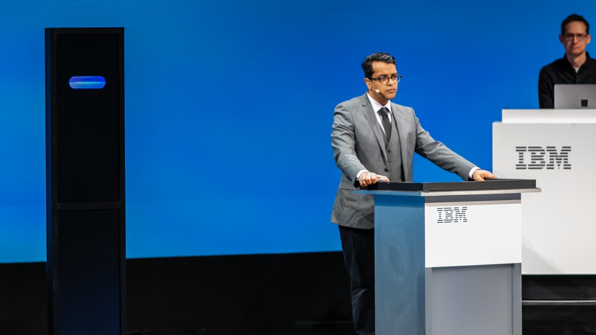 L'IA développée par IBM se mesure au champion Harish Natarajan. // Source : Flickr/CC/Visually Attractive for IBM (photo recadrée) L'IA développée par IBM se mesure au champion Harish Natarajan. // Source : Flickr/CC/Visually Attractive for IBM (photo recadrée)