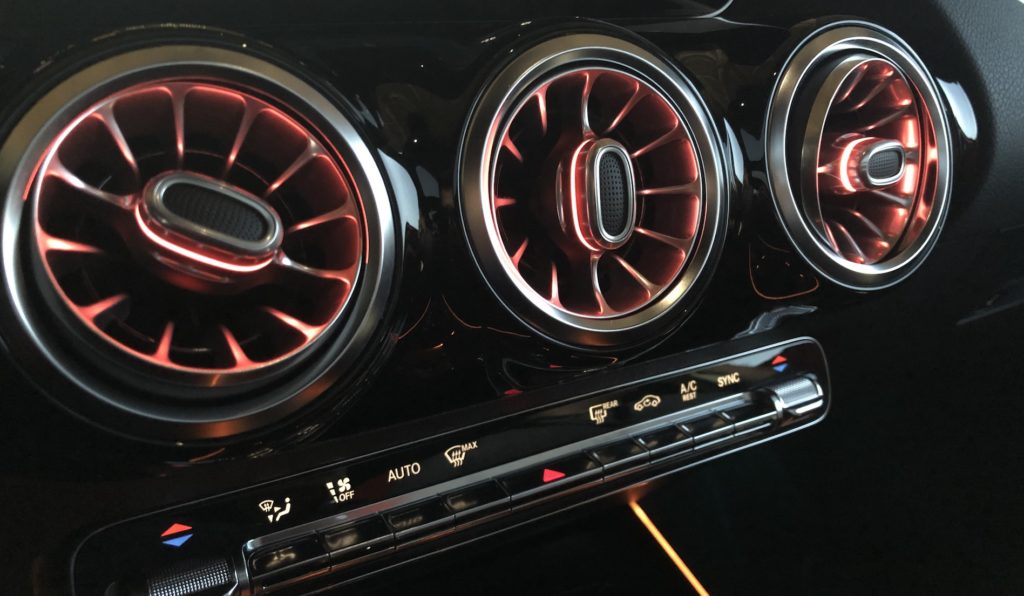 Aérateurs de la Mercedes Classe B // Source : Maxime Claudel pour Numerama Aérateurs de la Mercedes Classe B // Source : Maxime Claudel pour Numerama