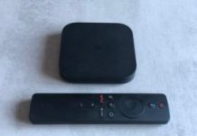 Xiaomi Mi Box S et sa télécommande // Source : Numerama Xiaomi Mi Box S et sa télécommande // Source : Numerama