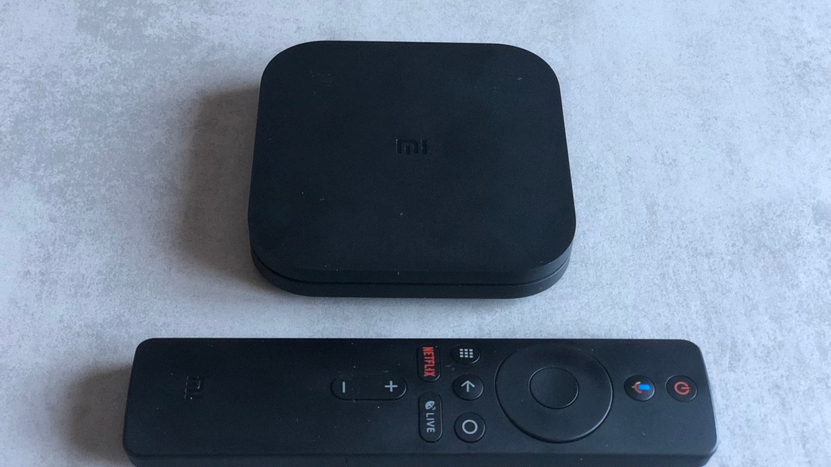 Xiaomi Mi Box S et sa télécommande // Source : Numerama Xiaomi Mi Box S et sa télécommande // Source : Numerama