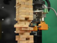 Ce robot du MIT sait jouer au Jenga. // Source : MIT (photo recadrée)
