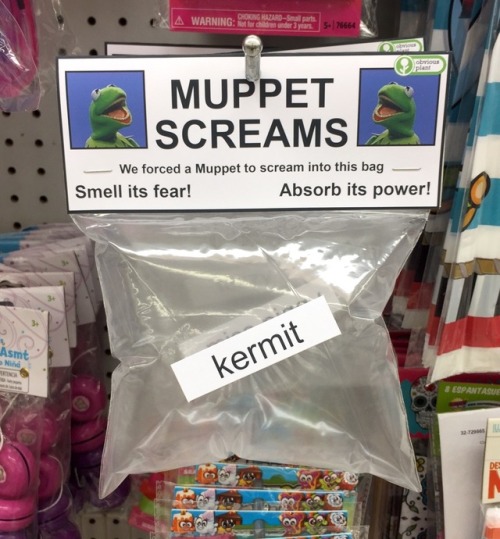 « Nous avons forcé un Muppet à crier dans ce sac. Sentez sa peur ! Absorbez son pouvoir ! » // Source : Obvious Plant « Nous avons forcé un Muppet à crier dans ce sac. Sentez sa peur ! Absorbez son pouvoir ! » // Source : Obvious Plant