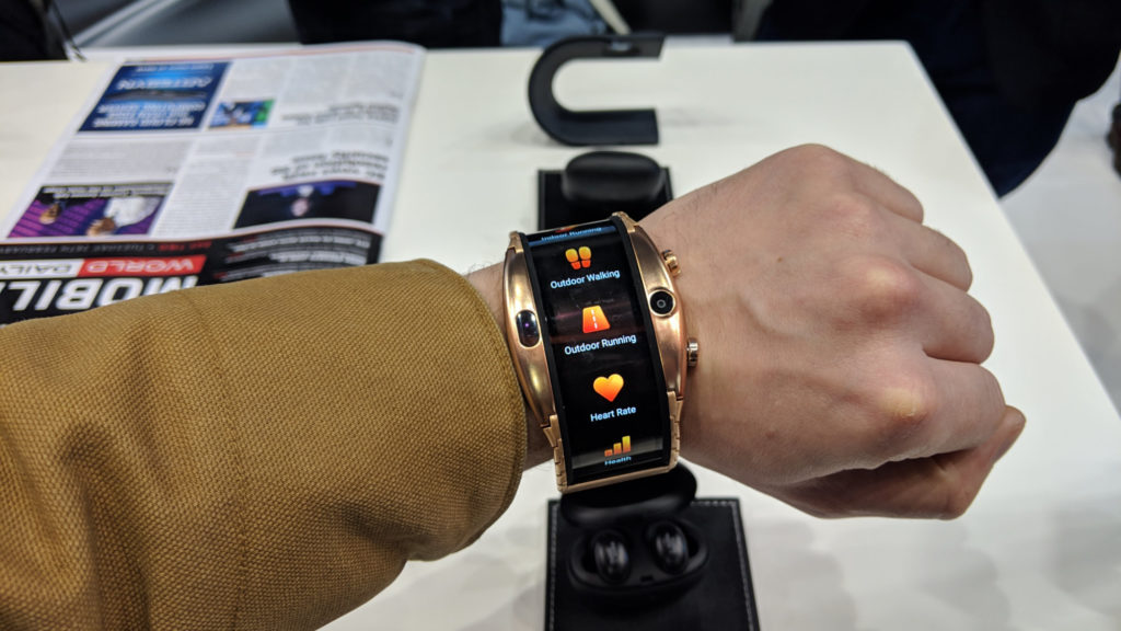 Nubia Alpha, la montre smartphone // Source : Julien Cadot pour Numerama Nubia Alpha, la montre smartphone // Source : Julien Cadot pour Numerama