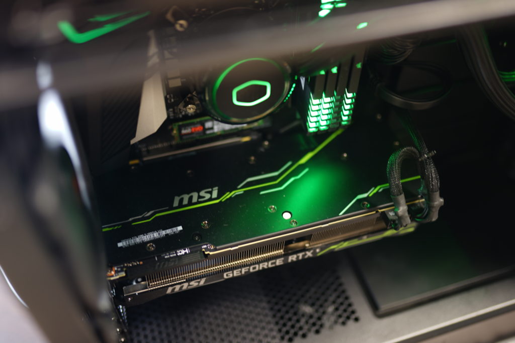 Nvidia GeForce RTX 2080 Ti, montage par Cybertek // Source : Ulrich Rozier pour Numerama Nvidia GeForce RTX 2080 Ti, montage par Cybertek // Source : Ulrich Rozier pour Numerama