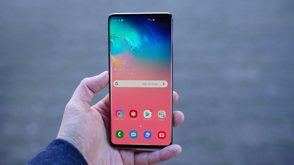 Le Samsung Galaxy S10 // Source : Ulrich Rozier pour Numerama Le Samsung Galaxy S10 // Source : Ulrich Rozier pour Numerama