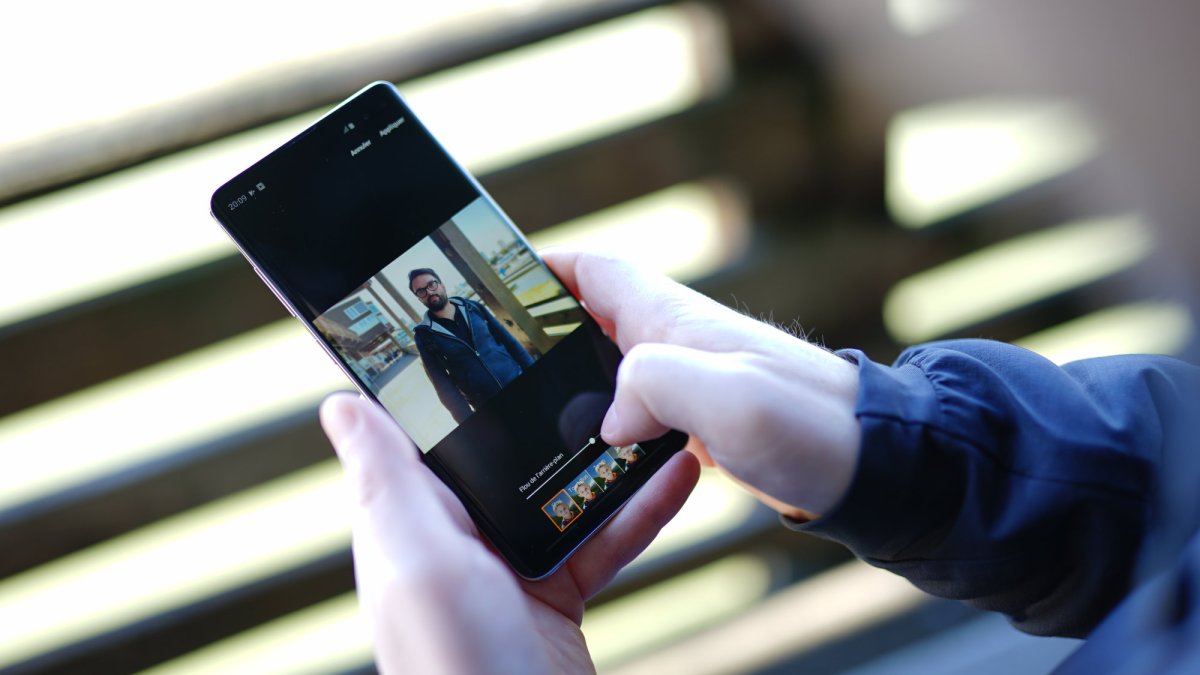 Le Samsung Galaxy S10 // Source : Ulrich Rozier pour Numerama Le Samsung Galaxy S10 // Source : Ulrich Rozier pour Numerama