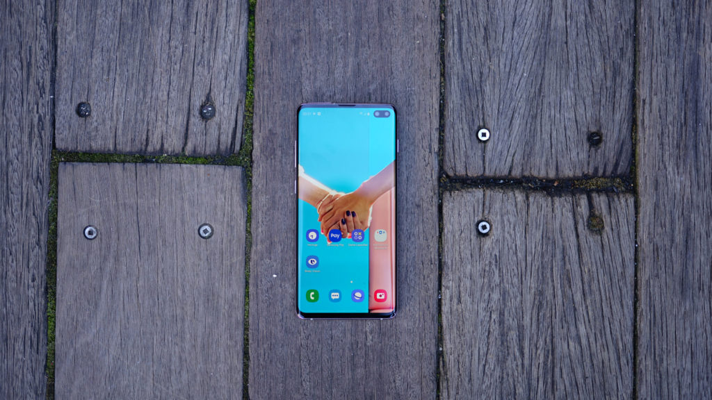 Le Samsung Galaxy S10 // Source : Ulrich Rozier pour Numerama Le Samsung Galaxy S10 // Source : Ulrich Rozier pour Numerama