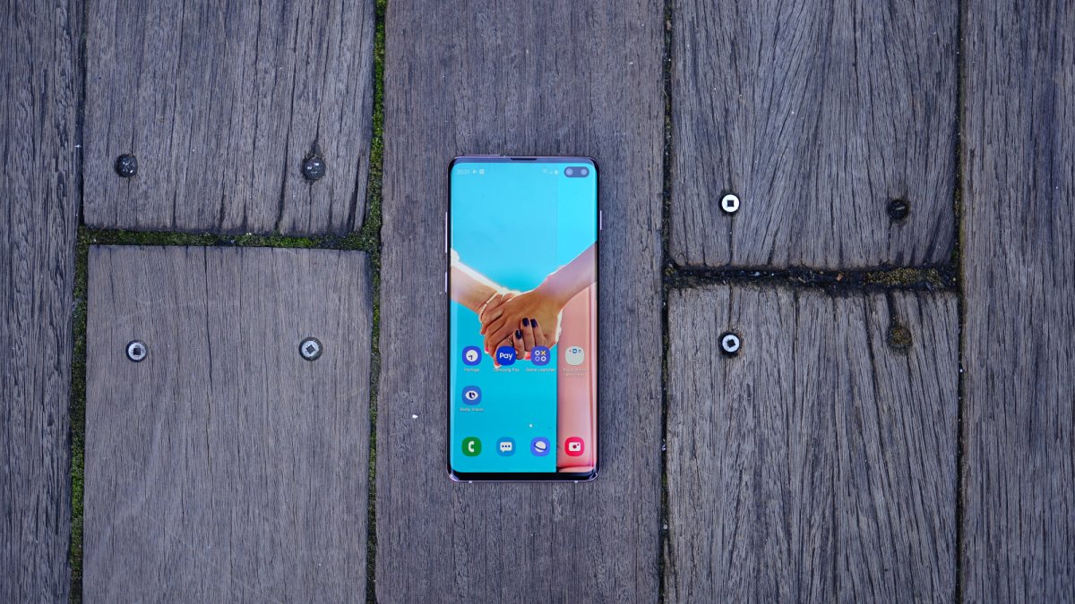 Le Samsung Galaxy S10 // Source : Ulrich Rozier pour Numerama Le Samsung Galaxy S10 // Source : Ulrich Rozier pour Numerama