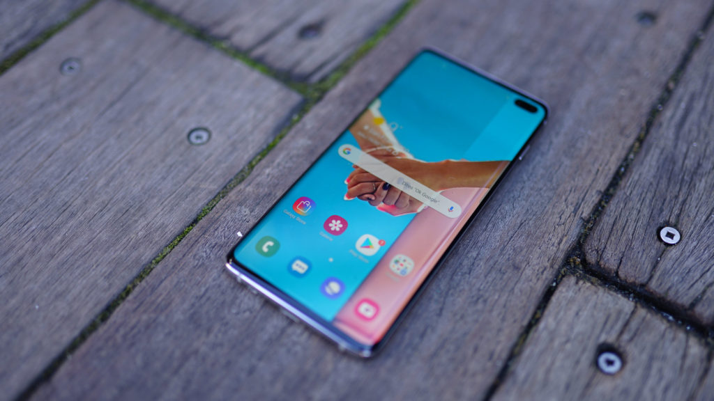 Le Samsung Galaxy S10 Plus // Source : Ulrich Rozier pour Numerama Le Samsung Galaxy S10 Plus // Source : Ulrich Rozier pour Numerama