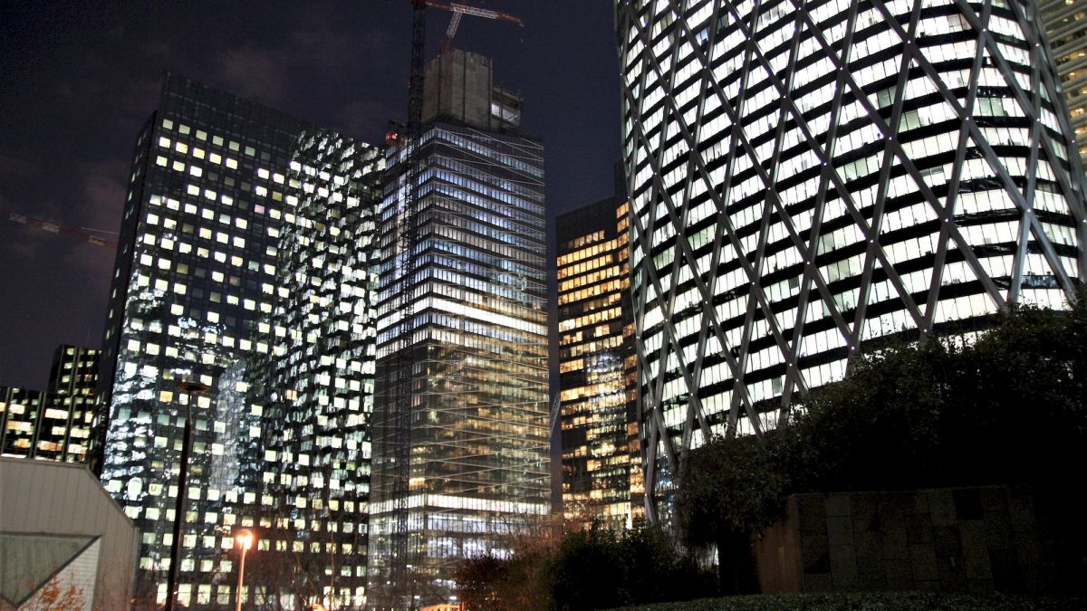 La tour Saint Gobain actuellement en construction à La Défense, à Paris // Source : Arthur Weidmann via Flickr La tour Saint Gobain actuellement en construction à La Défense, à Paris // Source : Arthur Weidmann via Flickr