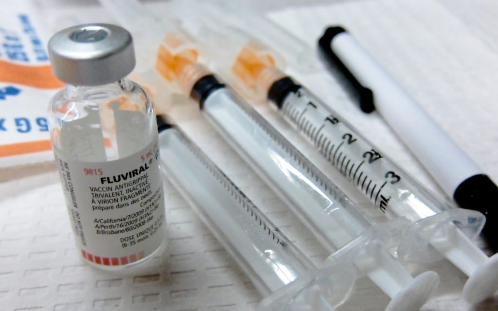 Un vaccin antigrippal. // Source : Flickr/CC/Daniel Paquet (photo recadrée) Un vaccin antigrippal. // Source : Flickr/CC/Daniel Paquet (photo recadrée)