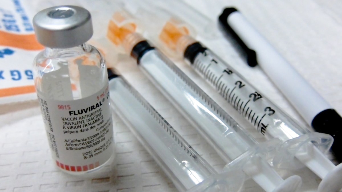 Un vaccin antigrippal. // Source : Flickr/CC/Daniel Paquet (photo recadrée) Un vaccin antigrippal. // Source : Flickr/CC/Daniel Paquet (photo recadrée)