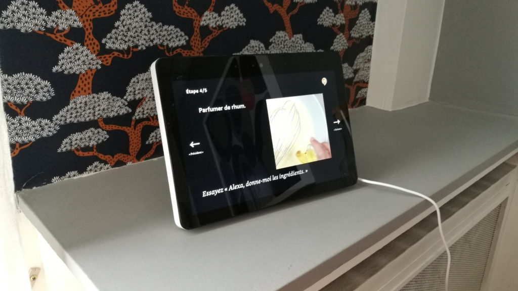 Une recette de cuisine avec l'Amazon Echo Show. // Source : Léopold Maçon Une recette de cuisine avec l'Amazon Echo Show. // Source : Léopold Maçon