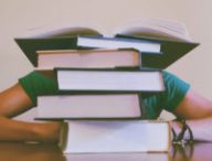 Une personne en train d'étudier. // Source : Pixabay (photo recadrée)